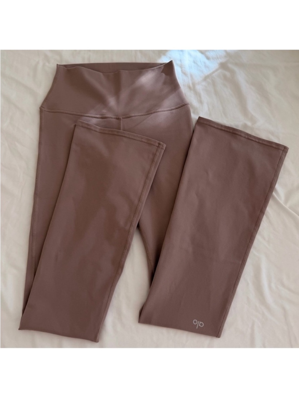 ALO Yoga High-Rise Flare Leggings in Dusty Rose - Picture 3 of 7